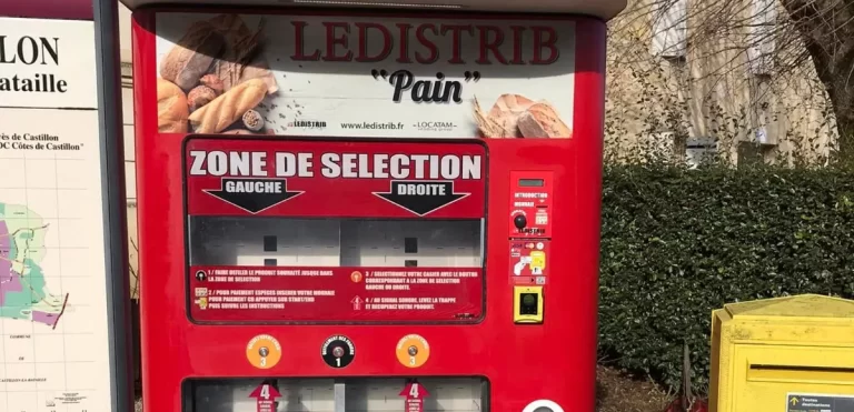 Belvès-de-Castillon. Le distributeur de pain est en place