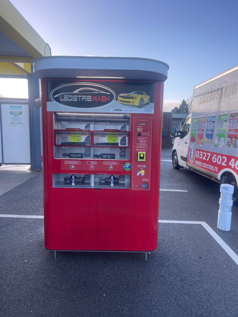 Livraison et installation d’un distributeur automatique entretien automobile à Landévant dans le Morbihan