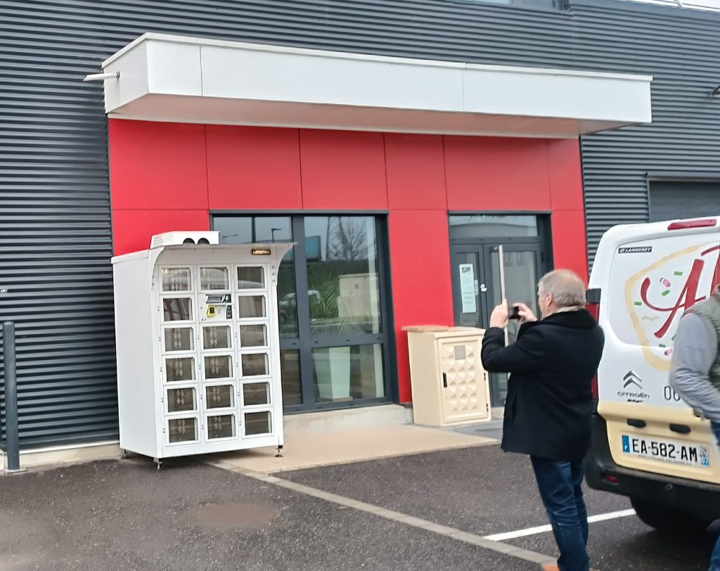 Livraison et installation d’un distributeur automatique à casiers dans le village de Bernolsheim