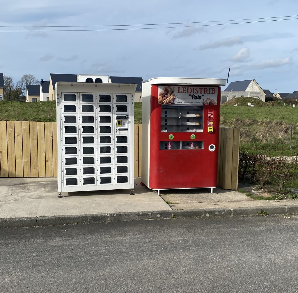 Livraison et Installation d’un distributeur automatique de casiers frais à Yvetot-Bocage dans le département de La Manche