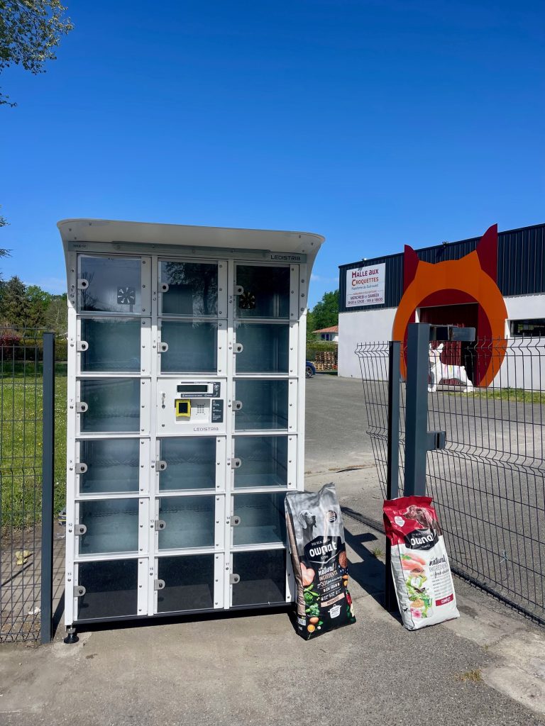 Livraison et installation d’un distributeur à casiers automatiques de croquettes pour chiens à Labatut dans les Landes