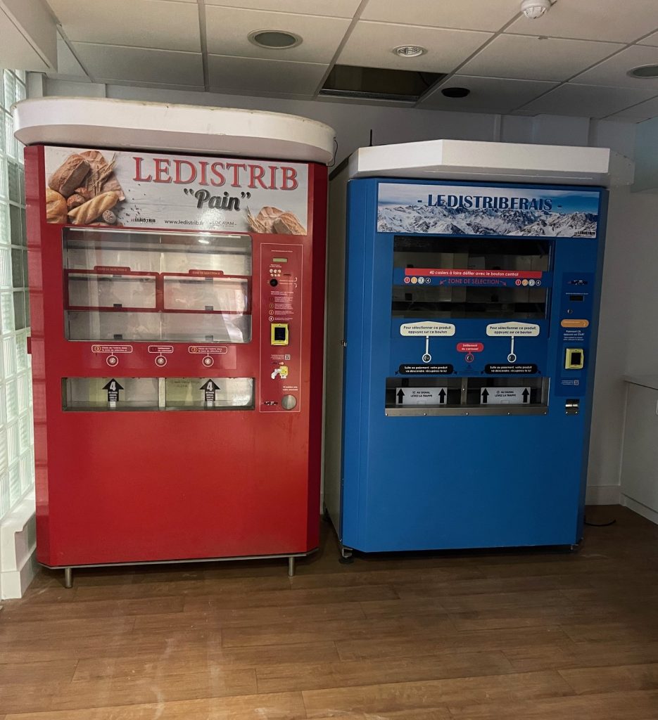 Livraison et mise en place de deux distributeurs automatiques alimentaires à Quimperlé dans le Finistère