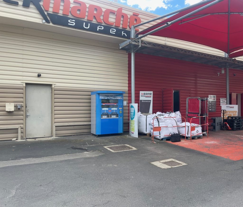 Livraison et installation d’un distributeur automatique de produits frais à Figeac dans le département du Lot