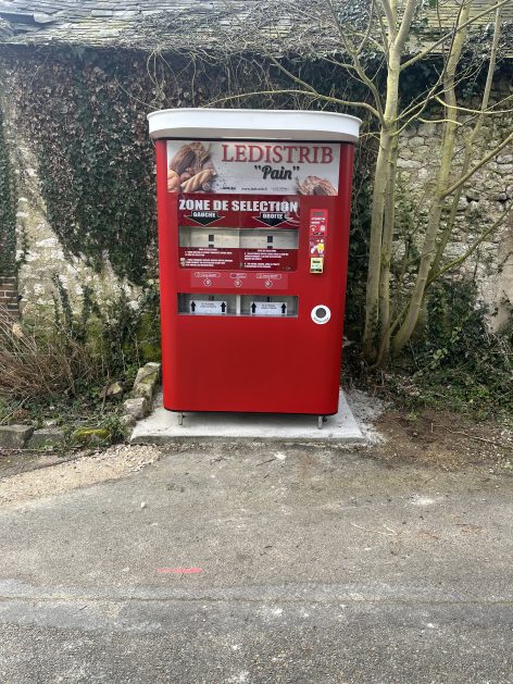Installation d’un distributeur automatique de pain à Poupry en Eure-et-Loire