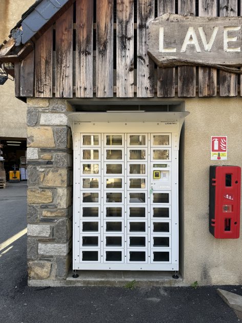 Livraison et Installation d’un Distributeur Automatique à casiers réfrigérés à Loudenvielle dans les Hautes-Pyrénées