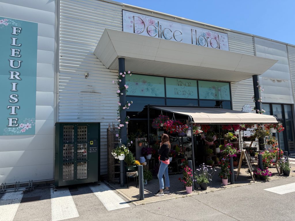 Livraison et installation d’un distributeur de fleurs à Frontignan dans l’Hérault