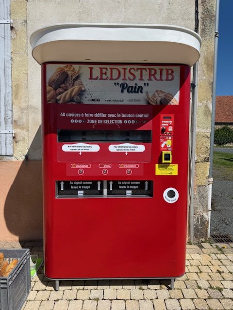 Livraison et Installation d’un distributeur automatique de pain à Lamaids dans l’Allier